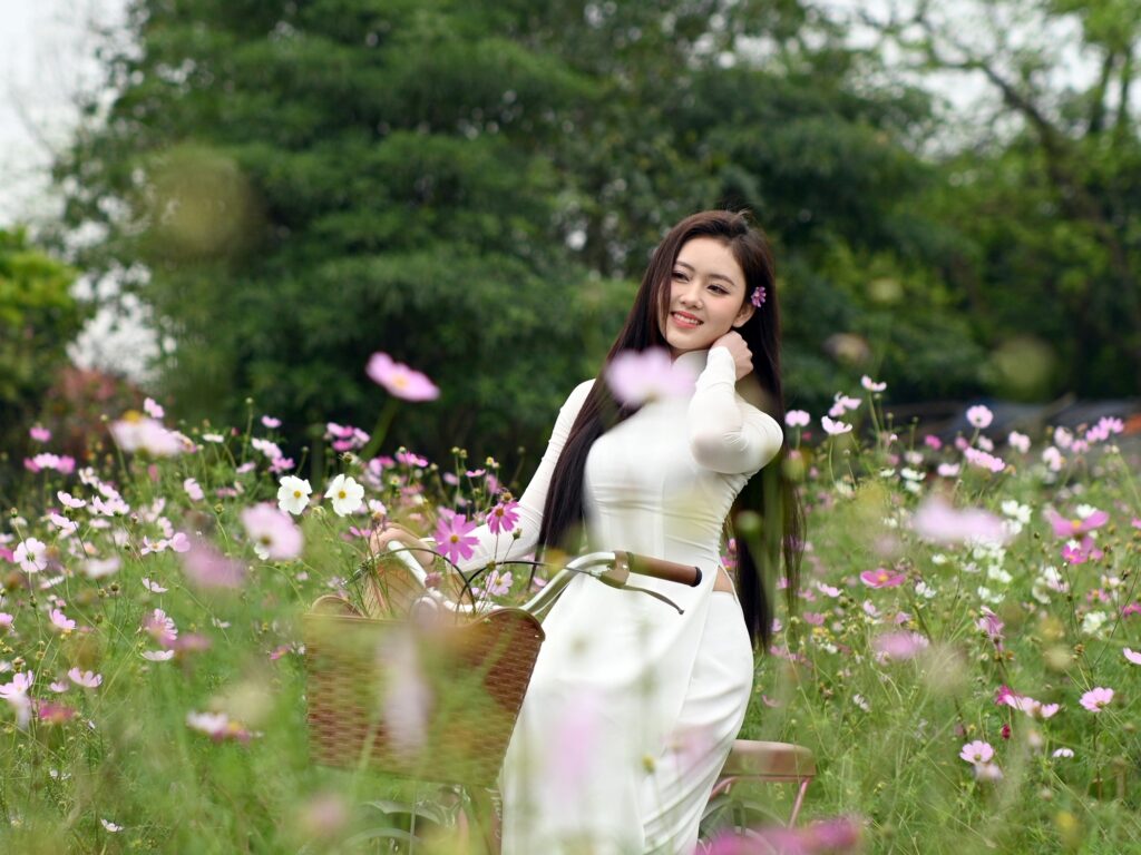 thiếu nữ áo dài - sông hồng camera